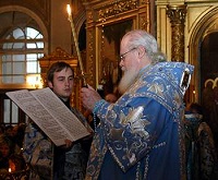 В канун дня Похвалы Божией Матери Святейший Патриарх Алексий совершил утреню с чтением Акафиста Пресвятой Богородице в Богоявленском кафедральном соборе