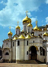 Предстоятель Русской Церкви совершил богослужение в день праздника Благовещения (комментарий в зеркале СМИ)