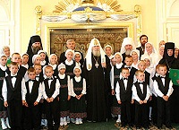 Святейший Патриарх передал Государственную премию благотворительным учреждениям (комментарий в свете веры)