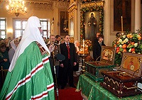 В день памяти свв. благоверных князей Александра Невского и Даниила Московского Святейший Патриарх совершил Божественную литургию в Троицком соборе Данилова монастыря