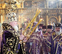 По случаю праздника иконы Божией Матери «Споручница грешных» Святейший Патриарх совершил Божественную литургию Преждеосвященных Даров в храме св. Николая в Хамовниках