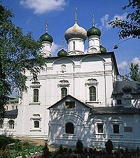 Московский Сретенский монастырь отмечает 15-летие возрождения монашеской жизни Московский Сретенский монастырь отмечает 15-летие возрождения монашеской жизни