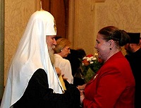 Святейший Патриарх вручил награды организаторам торжеств, посвященных Дню славянской письменности и культуры и сотрудникам Славянского фонда России