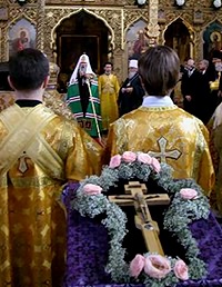 В праздник Воздвижения Креста Господня Святейший Патриарх совершил литургию в Александро-Невском соборе Таллина