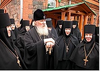 Завершая посещение Пюхтицкого монастыря, Святейший Патриарх выразил благодарность духовенству и насельницам