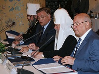Святейший Патриарх возглавил заседание Попечительского совета по возрождению Марфо-Мариинской обители милосердия