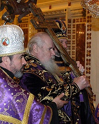 Накануне Крестопоклонной Недели Святейший Патриарх Алексий совершил Всенощное бдение с чином Выноса Креста