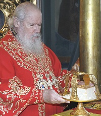 В День памяти св. блгв. царевича Димитрия Угличского Святейший Патриарх Алексий совершил богослужения в Архангельском соборе Московского Кремля