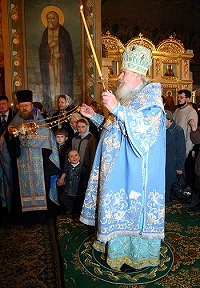 В канун праздника Благовещения Святейший Патриарх совершил Всенощное бдение в храме Подворья Свято-Успенского Пюхтицкого ставропигиального женского монастыря