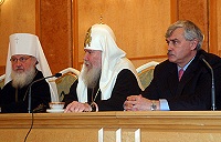 По окончании пленарного заседания XI Всемирного Русского Народного Собора Святейший Патриарх принял участие в пресс-конференции по его итогам