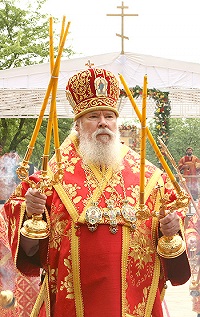 В День памяти новомучеников, в Бутове пострадавших, Святейший Патриарх Алексий совершил богослужения на месте их кончины и погребения