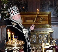 Накануне Великой Субботы Его Святейшество возглавил утреню и Крестный ход с Плащаницей
