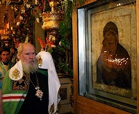 В день праздника Донской иконы Божией Матери Его Святейшество совершил Божественную литургию в Большом соборе московского Донского монастыря