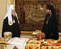 Святейшему Патриарху Алексию переданы посох и богослужебные облачения Первоиерарха Русской Православной Церкви Заграницей митрополита Филарета (Вознесенского)