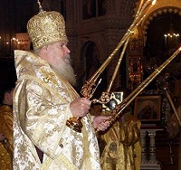В день памяти св. Филарета Московского Святейший Патриарх совершил Божественную литургию в Храме Христа Спасителя