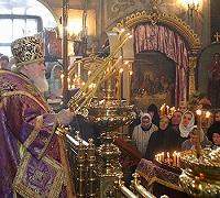 В день иконы Божией Матери «Споручница грешных» Его Святейшество совершил Божественную литургию Преждеосвященных Даров и молебен в храме св. Николая в Хамовниках