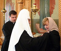 Святейший Патриарх вручил награды Церкви лицам, наиболее отличившимся на поприще духовно-нравственного воспитания детей и молодежи