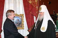 Святейший Патриарх Алексий встретился с полпредом Президента России в УФО П.М.Латышевым