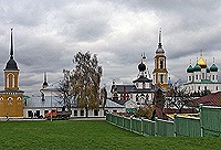 Святейший Патриарх Кирилл возложил венки к памятнику коломенцам, погибшим в годы Великой Отечественной войны, и посетил храмы Коломны