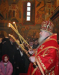 В день Собора Архистратига Михаила и прочих Небесных Сил бесплотных Святейший Патриарх совершил Божественную литургию в Архангельском соборе Кремля