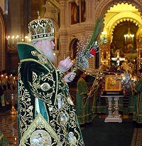 Накануне праздника Входа Господня в Иерусалим Святейший Патриарх совершил Всенощное бдение с чином освящения верб и удостоил наград ряд московских священников