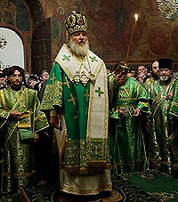 Святейший Патриарх Кирилл совершил праздничное всенощное бдение в Троицком соборе Свято-Троицкой Сергиевой Лавры