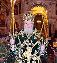 В Неделю Ваий Предстоятель Русской Православной Церкви совершил Божественную литургию в Храме Христа Спасителя и удостоил богослужебных наград ряд клириков Первопрестольного града