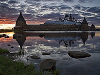 В беседе с журналистами на Секирной горе Святейший Патриарх Кирилл подчеркнул важность восстановления Соловецкой обители