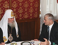 Святейший Патриарх Алексий встретился с главой администрации г. Махачкалы, С. Д. Амировым