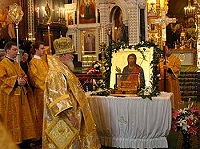 Святейший Патриарх совершил Божественную Литургию в Храме Христа Спасителя и молебен у ковчега с десницей святого Предтечи и Крестителя Господня Иоанна