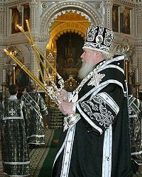 В Храме Христа Спасителя Святейший Патриарх совершил Божественную литургию Преждеосвященных Даров - первую в этом году