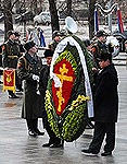 В День защитника Отечества московское духовенство приняло участие в традиционном возложении венков к памятнику Неизвестному солдату