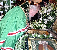 Святейший Патриарх совершил Всенощное бдение с чтением акафиста в Троицком соборе в Дивеево