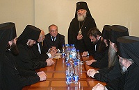 По благословению Его Святейшества архиереям, прошедшим обучение на ежегодных курсах повышения квалификации руководящего состава Русской Православной Церкви, вручены свидетельства об окончании курсов