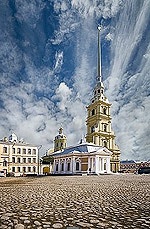 Святейший Патриарх Кирилл совершил Божественную литургию в Петропавловском соборе Петербурга