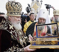 В Храме Христа Спасителя Святейший Патриарх возглавил Всенощное бдение и встречу ковчега с десницей Предтечи и Крестителя Господня Иоанна