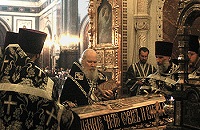 В Великую Пятницу Святейший Патриарх Алексий совершил вечерню в Храме Христа Спасителя
