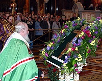 В день праздника Воздвижения Креста Господня Святейший Патриарх Московский и всея Руси Алексий II совершил Божественную литургию в Храме Христа Спасителя