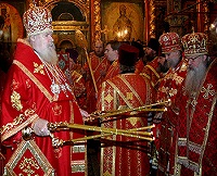 В день памяти св. мучеников Михаила, князя Черниговского, и боярина его Феодора, Святейший Патриарх совершил Божественную литургию в Архангельском соборе Московского Кремля
