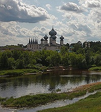 Святейший Патриарх Кирилл совершил Божественную литургию и молебен перед чудотворной иконой Божией Матери в Тихвинском Успенском монастыре