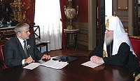 Святейший Патриарх Московский и всея Руси Алексий II встретился с Главой администрации Махачкалы С.Д.Амировым