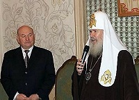 Святейший Патриарх Алексий принял участие в детском «Медовом празднике»
