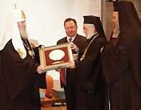 Предстоятель Русской Православной Церкви возглавил церемонию вручения премий Международного Фонда единства православных народов