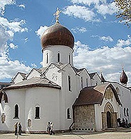 Святейший Патриарх Кирилл возглавил церемонию передачи мощей преподобномучениц Елисаветы и Варвары Марфо-Мариинской обители