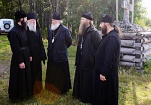 Предстоятель Русской Церкви посетил Савватиеву и Исааковскую пустыни Соловецкого монастыря