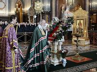 В Крестопоклонную неделю Предстоятель Русской Церкви совершил Литургию святителя Василия Великого в Храме Христа Спасителя в Москве