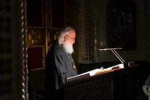 В понедельник первой седмицы Великого поста Святейший Патриарх Кирилл молился за уставным богослужением в Храме Христа Спасителя