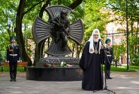 Святейший Патриарх Кирилл в Калининграде возложил цветы к мемориалу погибшим сотрудникам спецслужб